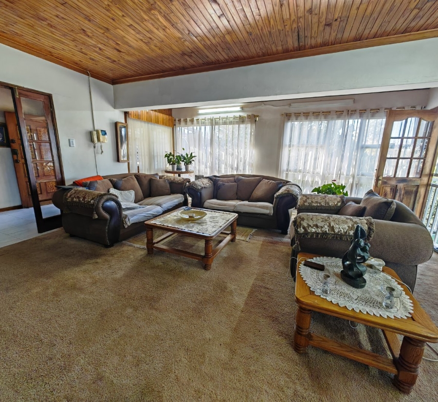 6 Bedroom Property for Sale in Heuwelsig Free State